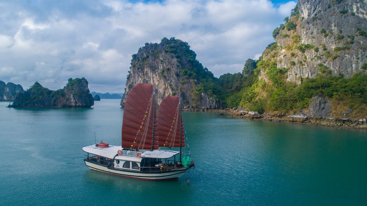Ha Long - Yen Tu 2 day 1 night tour